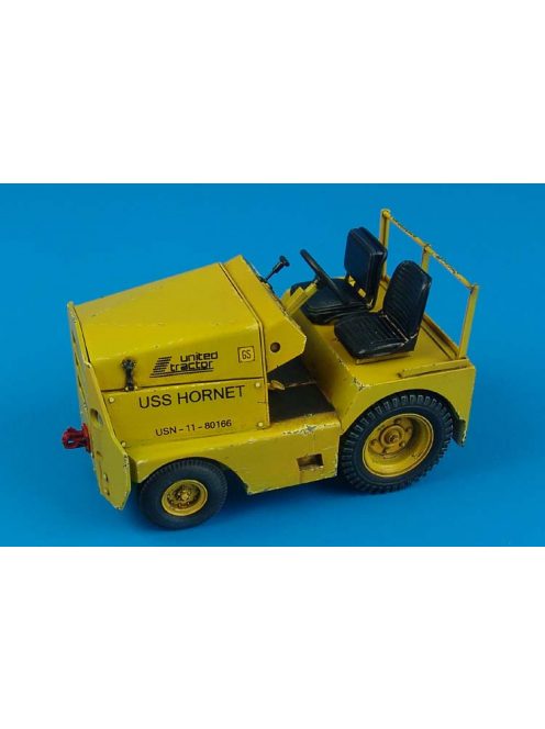 Aerobonus - 1/32 UNITED TRACTOR GC-340/SM340 tow tractor US NA