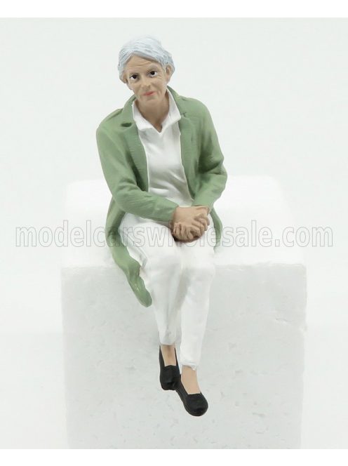 American Diorama - FIGURES DONNA - WOMAN SITTING OLD COUPLE FIGURE 2 WHITE BEIGE