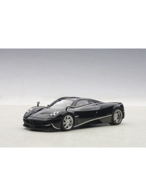 Autoart - 1:43 Pagani Huayra (Black/Silver Stripes) 2011