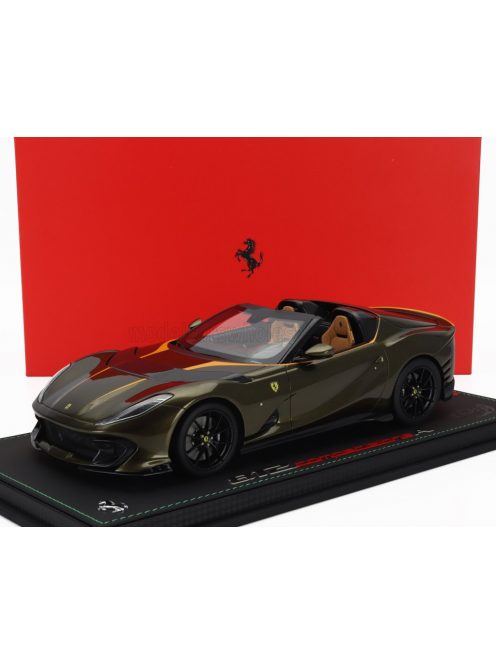 Bbr-Models - FERRARI 812 COMPETIZIONE A SPIDER 2022 - CON VETRINA - WITH SHOWCASE VERDE VOLTERRA - GREEN MET YELLOW