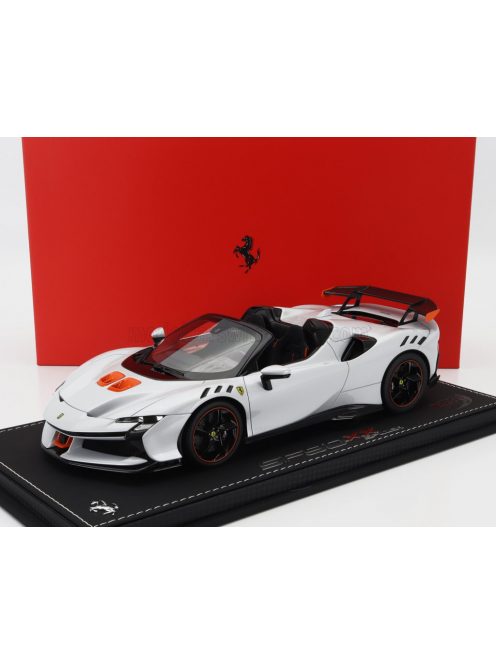 Bbr-Models - FERRARI SF90 XX STRADALE SPIDER 2024 - CON VETRINA - WITH SHOWCASE BIANCO ARTICO - WHITE MET ORANGE