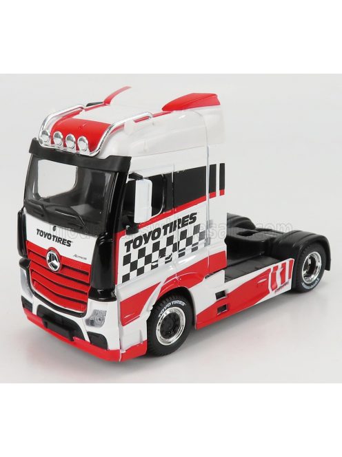 Burago - MERCEDES BENZ ACTROS 2 GIGASPACE TRACTOR TRUCK 2-ASSI TOYO TIRES 2016 WHITE RED