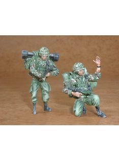 CMK - 1/35 British modern soldiers part II. (2 fig.)