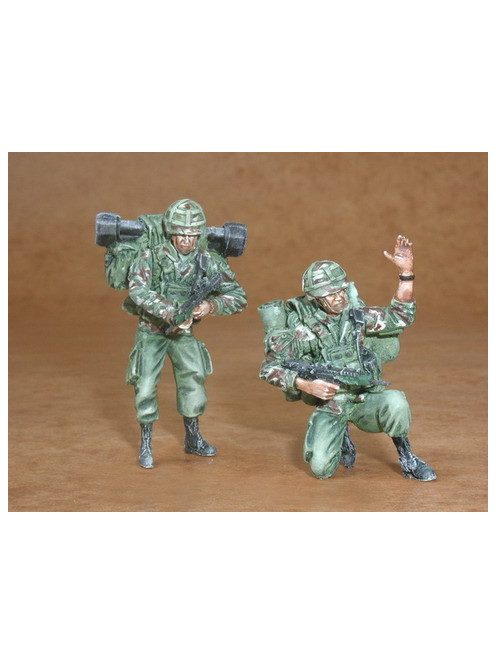 CMK - 1/35 British modern soldiers part II. (2 fig.)