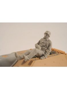 CMK - German WWII Hetzer Sitting Infanty man