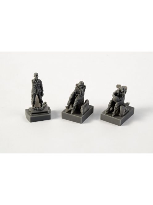 CMK - AH-1 Sitting pilots (2 figures) ground crew(1 figure) f SpecialHobby