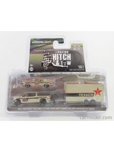   Greenlight - Chevrolet Silverado Pick-Up 2021 With Trailer + Camaro Rs Texaco Coupe 1969 Beige