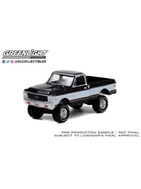 GREENLIGHT - Barrett-Jackson â€Scottsdale Editionâ€™ Series 9 - 1972 Chevrolet K10 4X4 Pickup - Gray and White with Black Interior (Lot #1027) Solid Pack