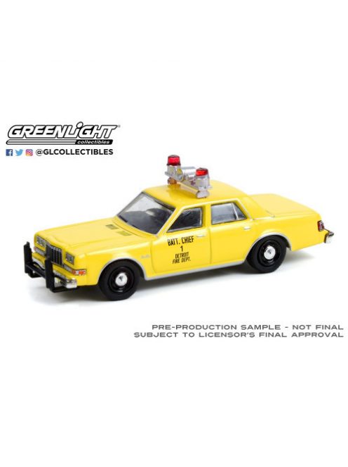 GREENLIGHT - Fire & Rescue Series 2 - 1982 Plymouth Gran Fury - Detroit, Michigan Fire Department Battalion Chief #1 Solid Pack