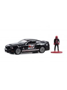   Greenlight - 1:64 Shelby GT500 #68 2010 - OPTIMA Ultimate Street Car Invitational with Race Car Driver - The Hobby Shop Series 15 - GREENLIGHT