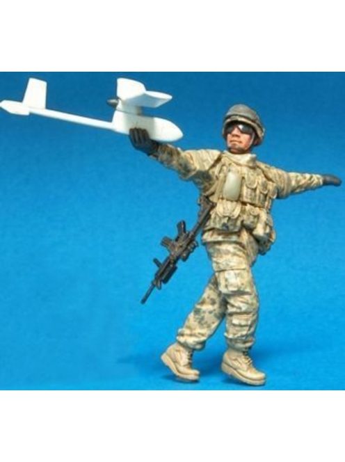 Hobby Fan - U.S. Stryker Brigade OIF ACU Crew(4)1Fig