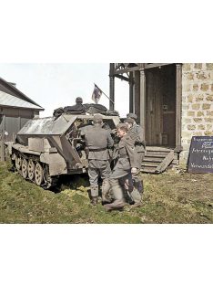   ICM - 'Krankenpanzerwagen' Sd.Kfz.251/8 Ausf.A , WWII German Ambulance with Military Medical Personnel