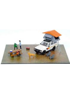   Inno-Models - Toyota Diorama - Land Cruiser Fj60 Camping 1982 White