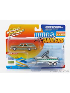   Johnny Lightning - Chevrolet Caprice With Trailer And Boat 1973 Green Wood