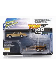   Johnny Lightning - CHEVROLET MONTECARLO 1980 WITH TRAILER AND MOTORBOAT GOLD BLACK