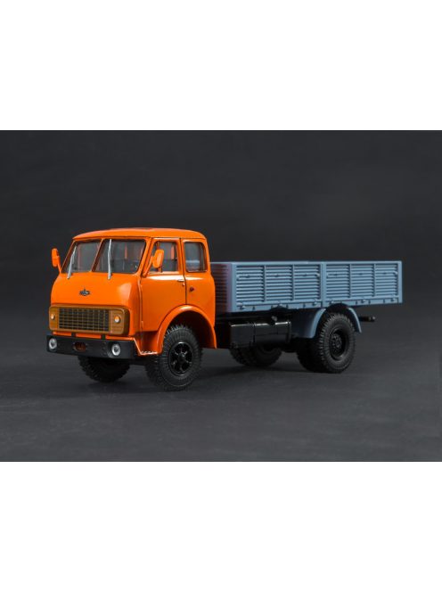 Legendarytrucks - Maz-5335 Flatbed Truck - Legendary Trucks