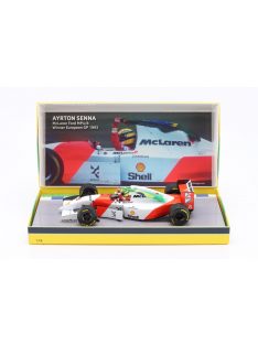   Minichamps - McLAREN F1  FORD MP4/8 V8 TEAM MARLBORO N 8 WINNER EUROPEAN BRITISH DONINGTON PARK GP WITH FLAG 1993 AYRTON SENNA WHITE RED