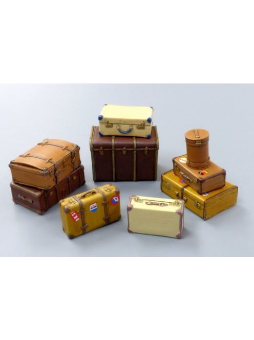 Plus model - Old suitcases