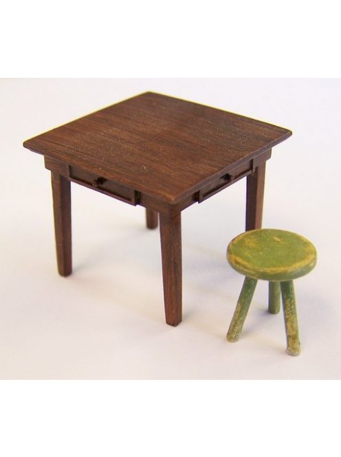 Plus model - Table and seat