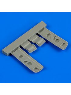 Quickboost - 1/32 P-40E Warhawk undercarriage covers