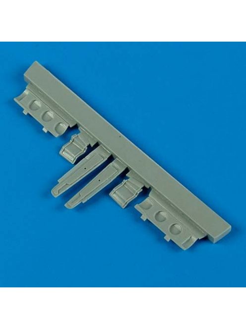 Quickboost - 1/48 P-40 Warhawk undercarriage covers