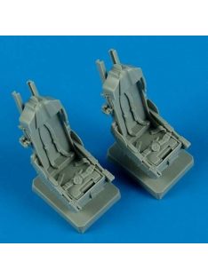 Quickboost - F-5F seats with safety belts for AFV