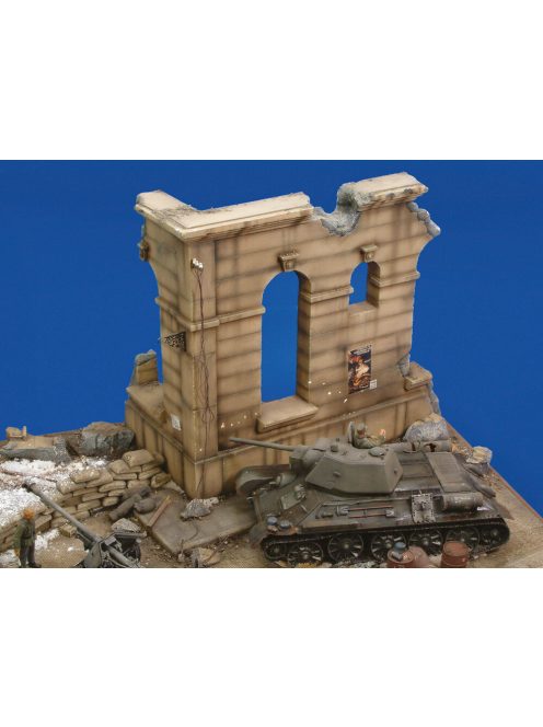 Royal Model - Russia monument ruin