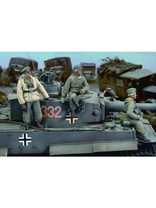 Royal Model - German crew Tiger I - Eastern Front-WWII