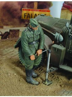 Royal Model - German infantry with Jack - WWII