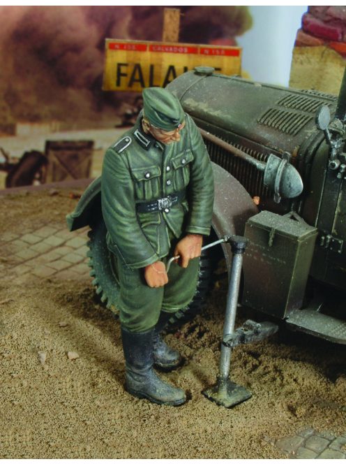 Royal Model - German infantry with Jack - WWII