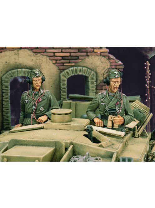 Royal Model - Stug III crew - WWII