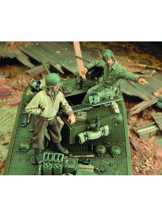 Royal Model - M3A3 Stuart Crew-WWII