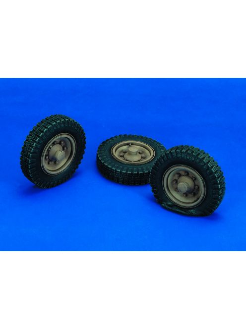 Royal Model - Wheels Sd.Kfz. 251 C/D