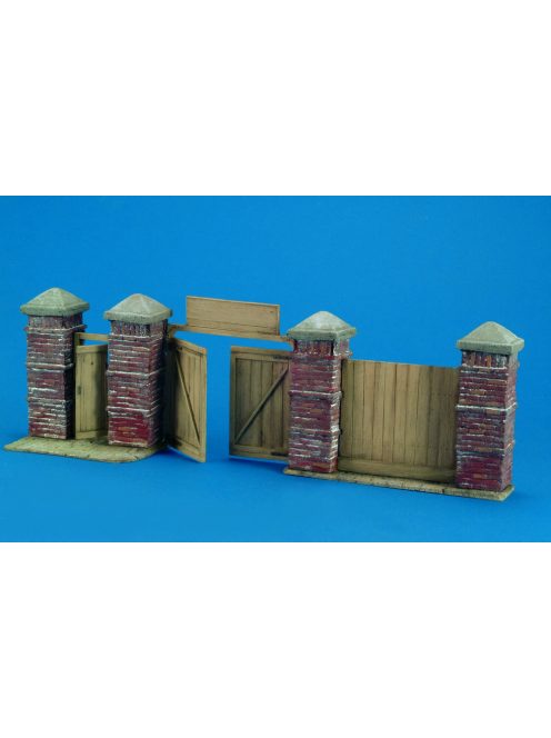 Royal Model - East European Wall Section