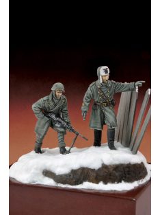   Royal Model - Italian infantryman and officer 'Russia 1943'