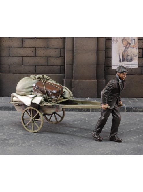 Royal Model - Evacuee pulling cart