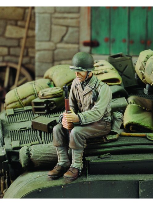 Royal Model - U.S. Infantry at rest with rifle-no.2 -WWII