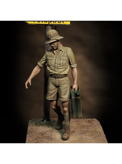 Royal Model - Italian soldier with jerry can