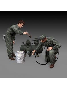 Royal Model - Soldiers painting