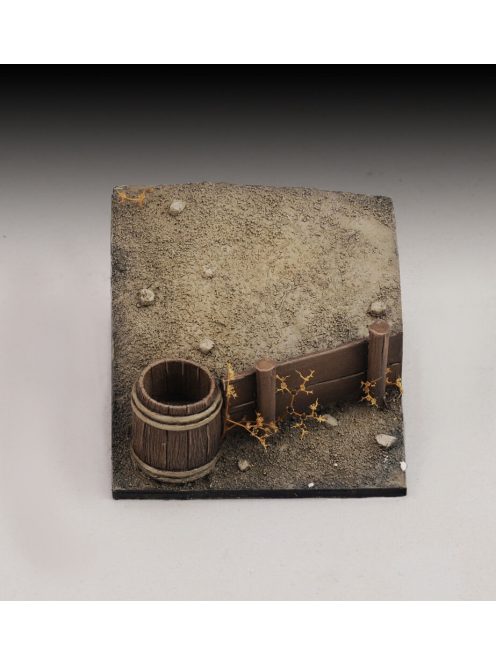 Royal Model - Base with bucket and wooden wall