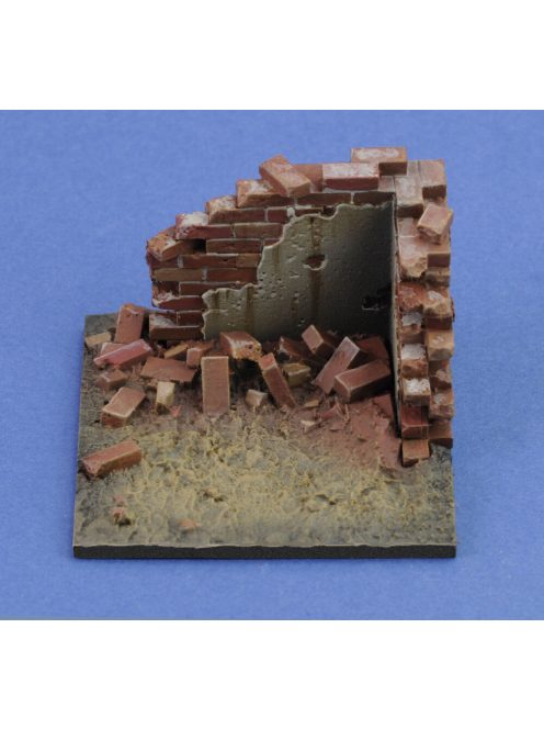 Royal Model - Base with ruined wall 'cm4x4'  No.10