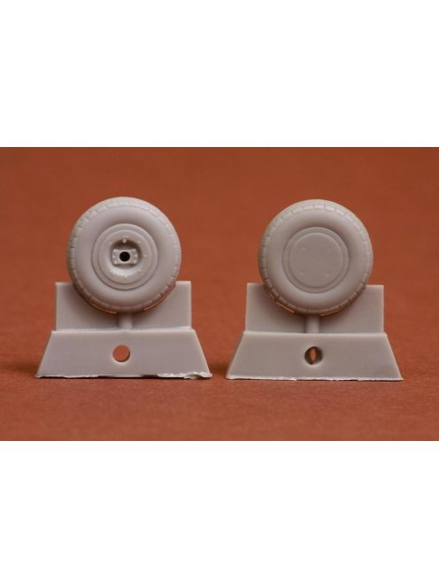 SBS Model - 1/48 P-40 wheel set (block tread 30") - Resin for Airfix