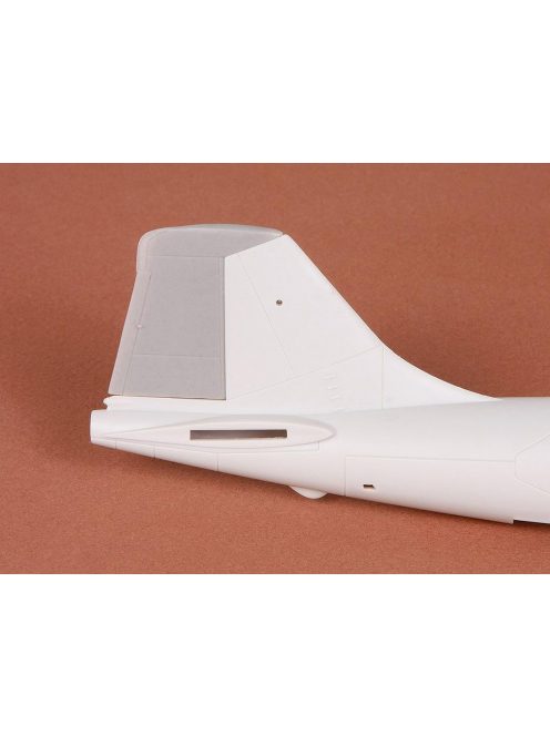 SBS Model - 1/72 E.E Canberra rudder - Resin for Airfix