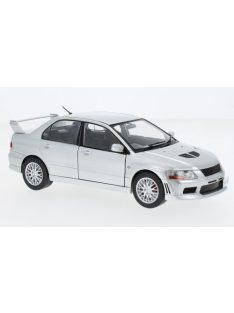   WHITEBOX - Mitsubishi Lancer Evolution VII, silber, 2001, 1:24