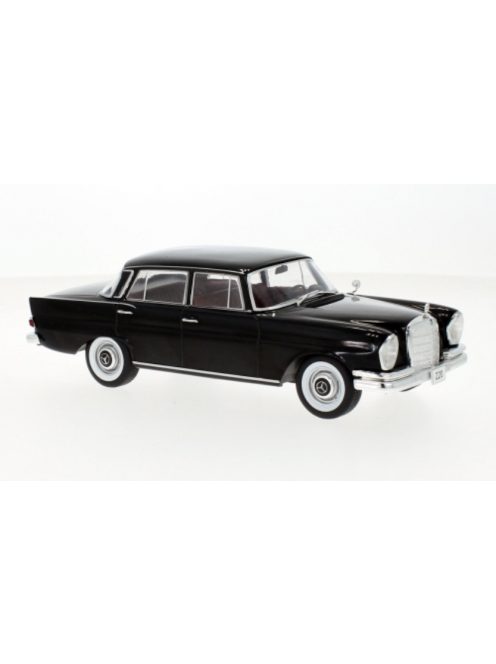 WHITEBOX - 1:24 Mercedes 220 (W111), black, 1959 - WHITE BOX